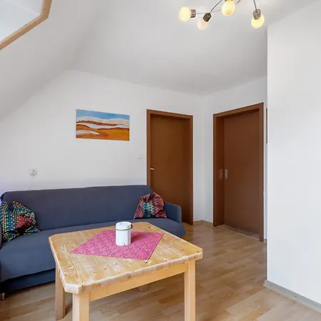 Leber Apartment *