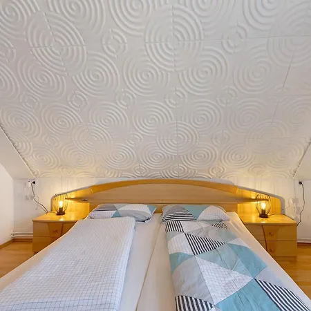 Leber Apartment *